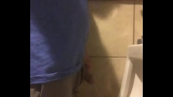 gym spy pissing big cock