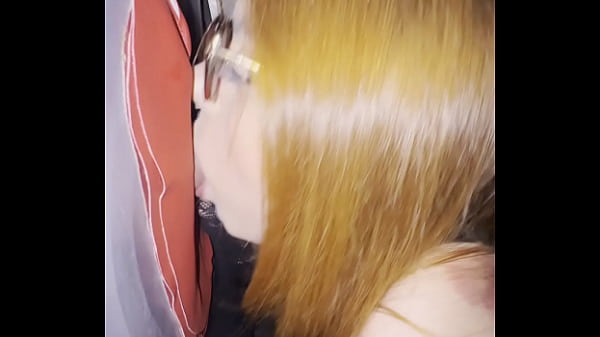 Download Video - Mamei um cara na Cabine do Glory Hole na casa de swing&comma; ele quase estourou a lona com a gozada