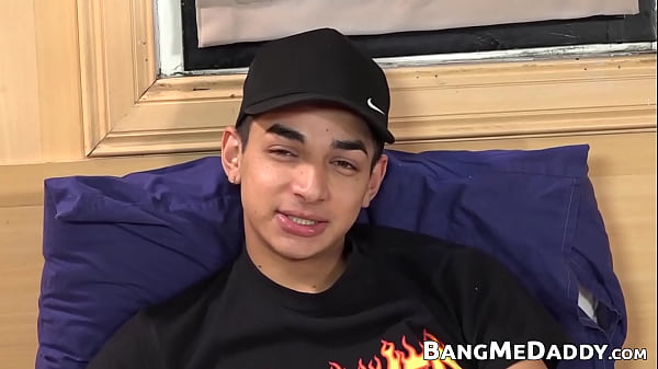 Download Video - Exotic teenager sucked off and cumming over homo face