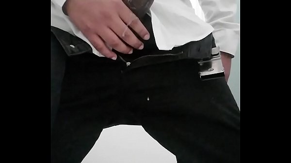 Aburrido en el trabajo/ bored at the work. Me l...