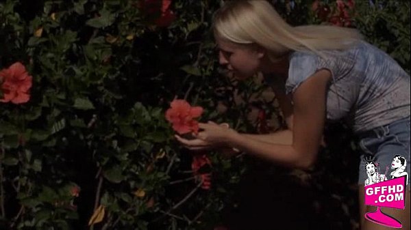 Girls who eat pussy 0195