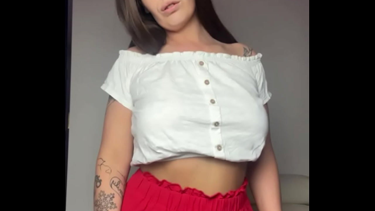 Una milf solitaria se desnuda ante la cámara mostrando su hermoso cuerpo
                   tits boobs milf tattoo curvy solo undressing mom strip mommy striptease big tits big boobs stacked eye contact katebran muchos negros
