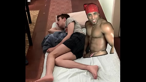 BRANQUINHO MAGRINHO SENDO FODIDO POR SENEGALÊS ...