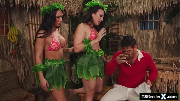 Shemale hula babes Kasey Kei n Khloe Kay suck washed up guy