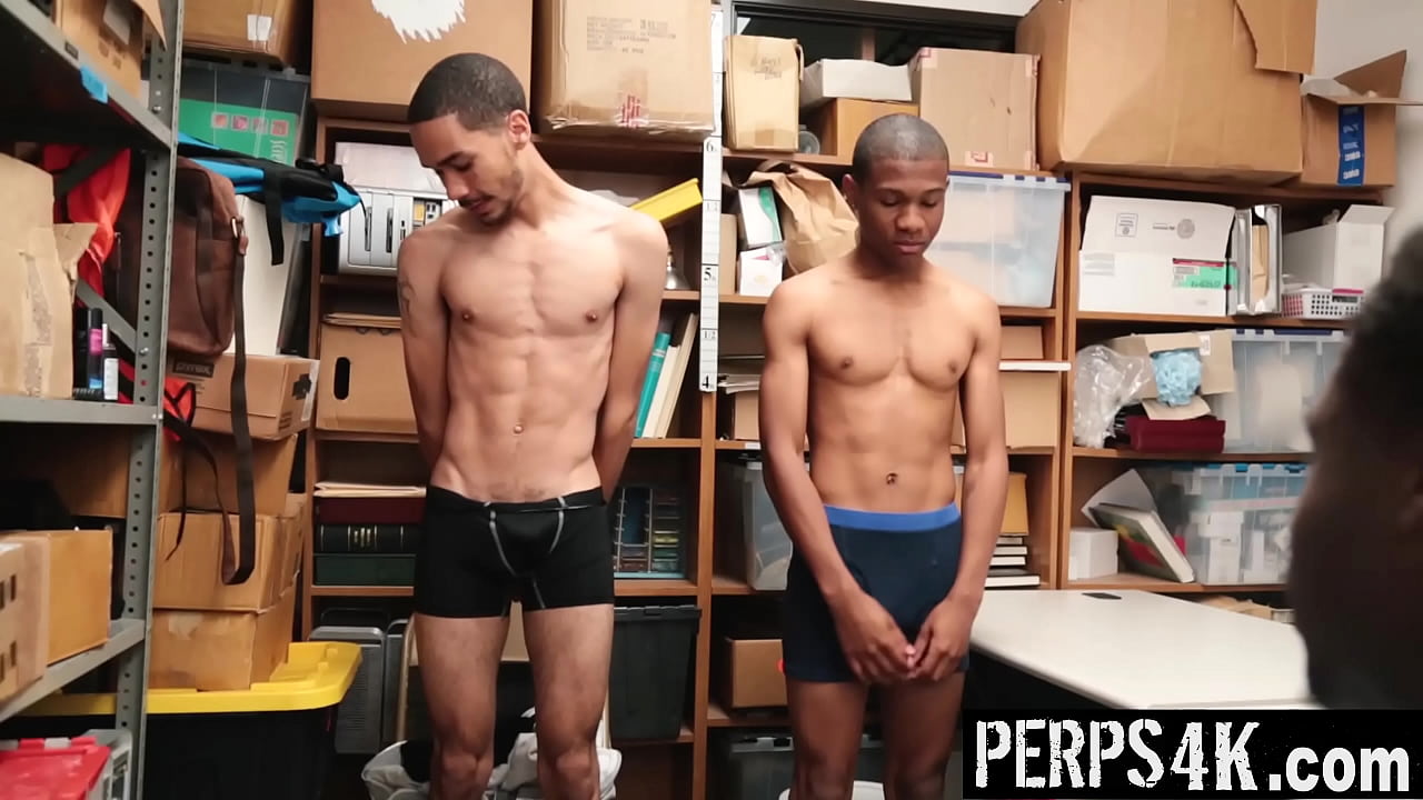 Drake Magnum y Darian Foster fueron descubiertos robando una cámara y pagaron el precio con sus cuerpos - Perps4k
                     anal hardcore blowjob threesome cop muscle caught twink straight bareback police macho big cock thief blackmail officer punishing shoplifter shoplifting gay pawnshop muchos negros