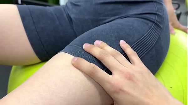 性欲も解放でパイパンま○こはビチョビチョ&hellip;締まり抜群生膣に搾られ、膣奥にたっぷり中出しマーキング 競泳水着に着替えてシャワーを浴びながら口内で舌が動き回るトロトロ濃厚フェラ&rarr;ベッドで本能むき出しのノンストップ絶頂交尾で再び膣内へ大量射精part1