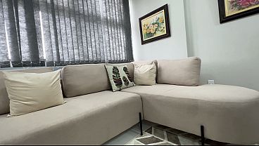 Essa loira safada &eacute; casada com um velho corno, que compartilha ela com os amigos