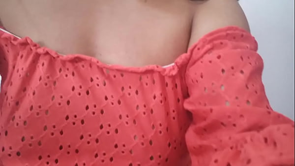 ME COMIENZO A TOCAR MIS TETAS Y MI VAGINA MIENTRAS MI PAPI ESTA A LOS LADOS DE LA CAMA, REAL CASERO 100%