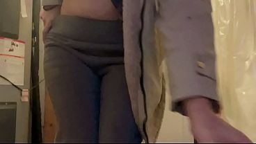 hana sit on toilet clean her hairy pussy