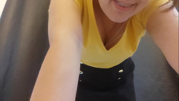 Garota safada guiando sua punheta e querendo leitinho.