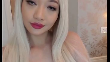 Aceite sensual y cachondo de rubia asiática
                   Aceite sensual y cachondo de rubia asiática muchos negros