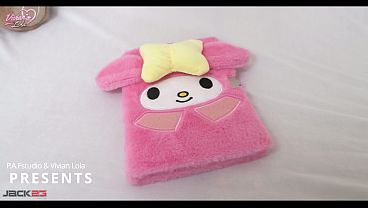 Espuleta 5 kilos of pussy - hottie with a huge pussy pissing in the pot to the brim