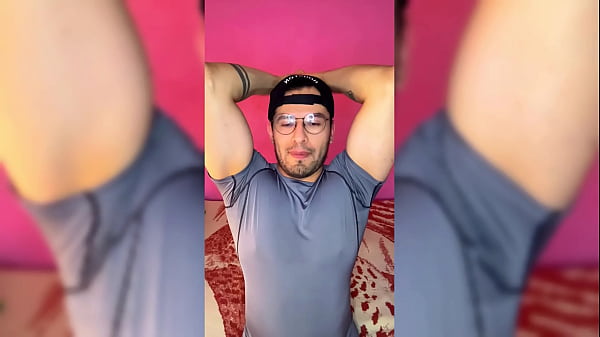 Download Video - Macho vergon llega del gym exitado por ver el culo de un twink en el gym y se masturba sus 19cm