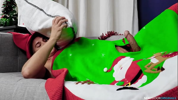 NextDoorStudios - Hunk Rommie Starts A New Trad...