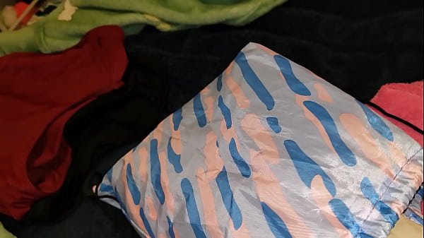 Download Video - Encontr&eacute; la bolsa de calzones usados de mi amiga