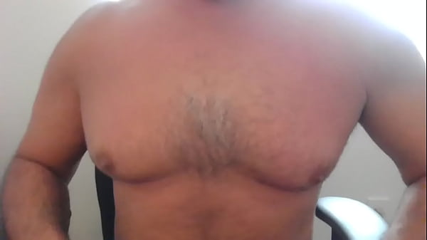 looking for someone to suck my mantits