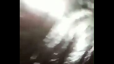 JUSTO A LO QUE LA TENGO EN CUATRO EL CACHUDO DEL NOVIO LA LLAMA  (escucha  lo que le dice mientras se lo estoy metiendo)