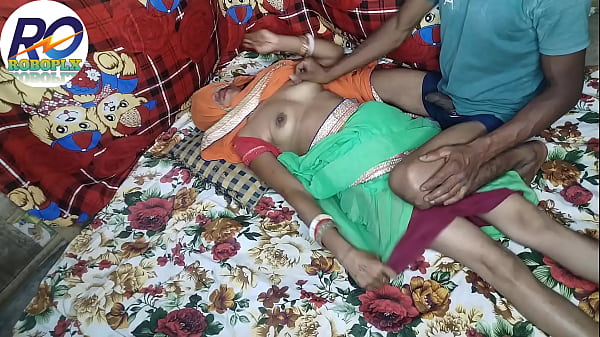 Amazing sex with village bhabhi in green saree blouse, pussy and anal hindi canoe ready