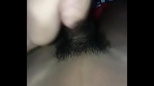 Chico 18 paja solo en su cama