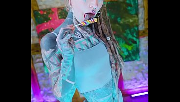 Do you want to know what I can do with my tongue split ? Subscribe to my page and find out NOW !