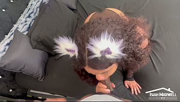 大きな黒いペニスが大きな天然のおっぱいを持つ可愛い子をファックする