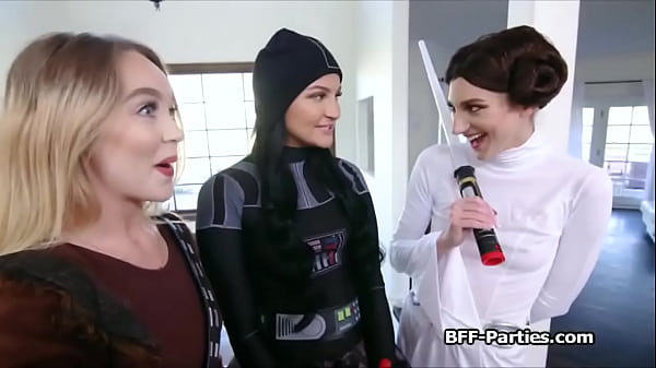 Cosplay chicks from convention sharing dick