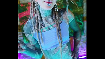 Anuskatzz shows her tongue split. If you wanna know what else she can do with it check out her XXX page !