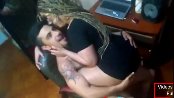 Download Video - Tutorial Como Estafar Parejas Swinger" Comienzas A Solo Grabarlos Y Luego Te Comienzas A Masturbar" Al Verte El Pene Ya Van A Querer Sexo" TRIO Instagram