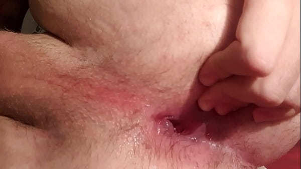 Straight Guy Ouvre Son Cul Avec Une Bite En Plastique Et Il Aime Ça