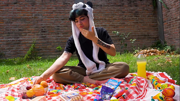 Lara's Picnic - Full vomit barf fetish movie