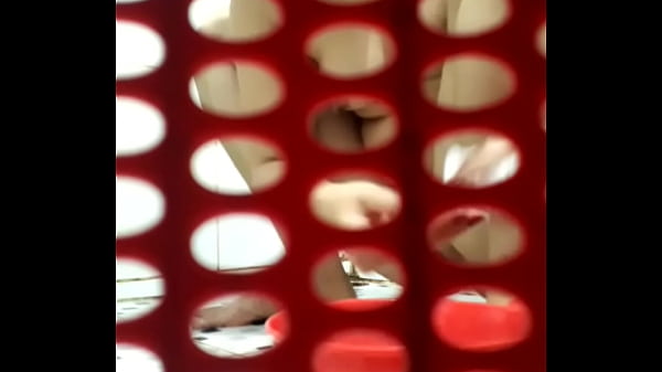 Quay lén gái tắm