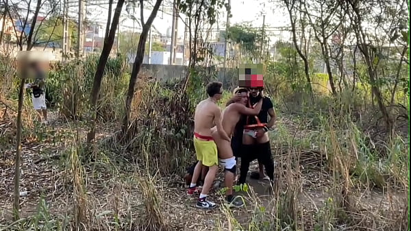 Download Video - Luccas melo - Ofereceu o cuzinho para Homens que caminhavam pelo parque afim de fuder