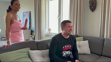 理想の妻:ビデオゲームで彼女に勝ったら、彼女のお尻をファックできる