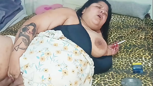 Meu namorado me gravou fumando e acabei fumando...