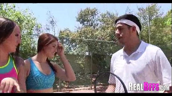 Filles Match De Tennis Se Tourne Vers Orgie 189