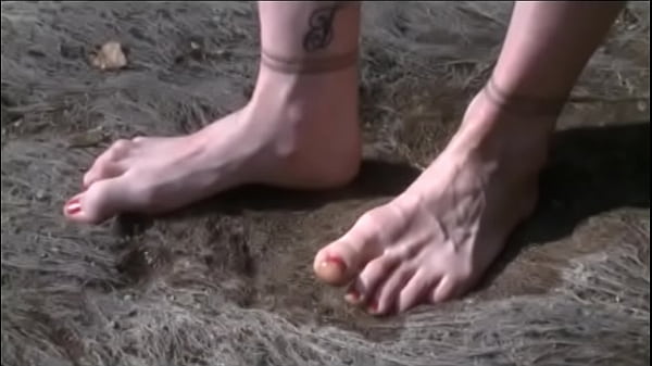 Maya Homerton foot fetish