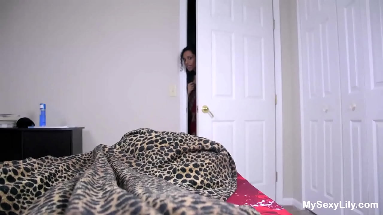 maa-beti or boyfriend, desi rural threesome (Hindi Audio)