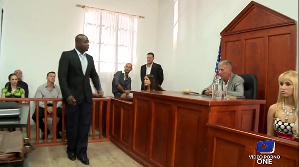 Download Video - Ces belles salopes se font baiser devant le juge au tribunal