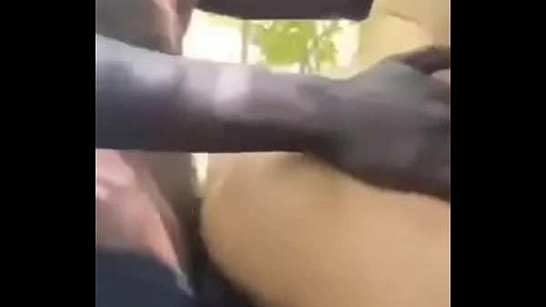 Download Video - Pedreiro da obra aqui de casa negao pauzado me comeu no meio do mato