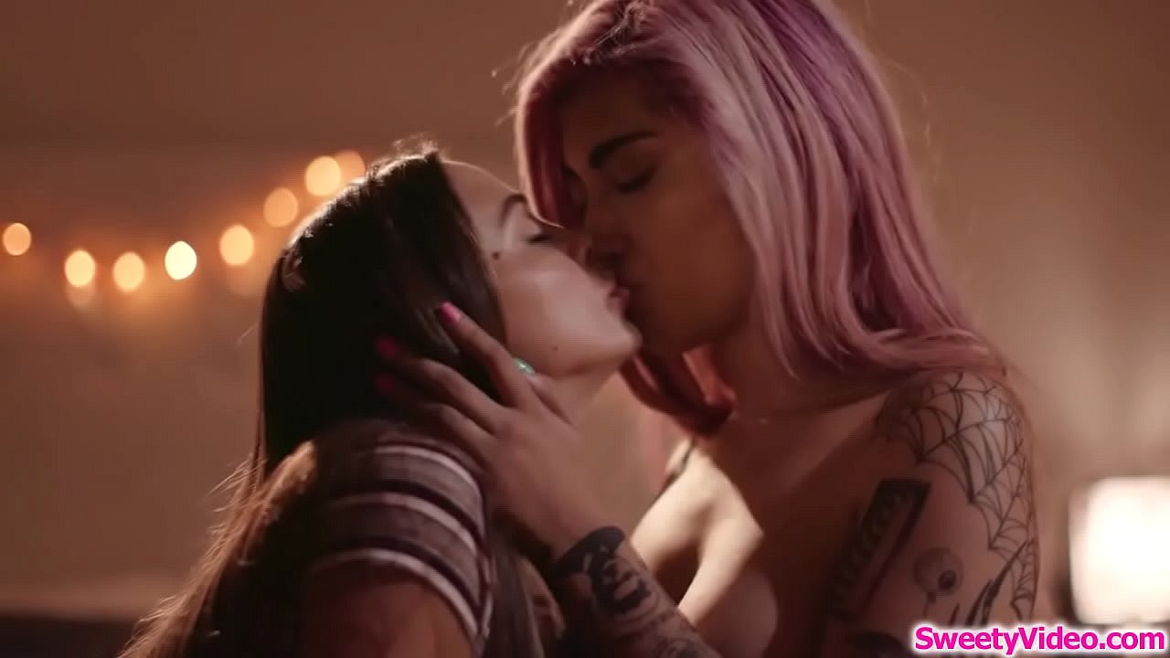 Nena tetona se come el coño de sus amigas lesbianas
                    lesbian brunette tattoo busty 69 masturbate oral kiss tribbing titsuck abigail mac ashlee juliet muchos negros