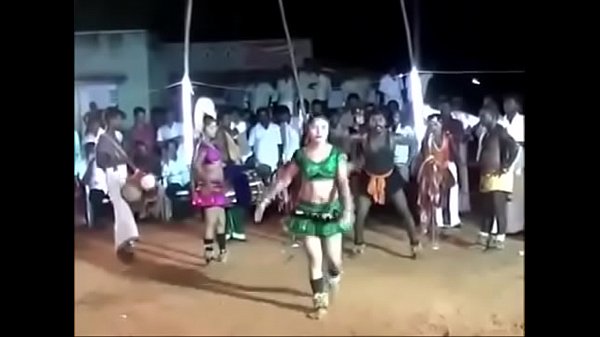 Download Video - Karakattam Kuravan Kurathi very hot midnight dance part17