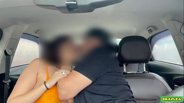 Peguei a menina na boca de urna depois dela votar e levei pra fuder, no caminho parei pra ela fazer xixi na rua - Monica Guimaraes