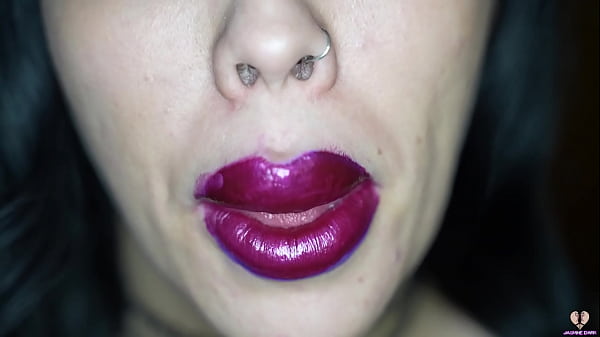 Extreme Bimbo Lips Cock Sucking