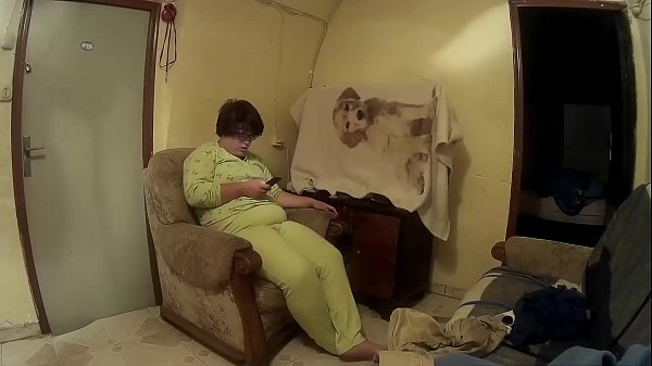 Download Video - Mi perro dando vueltas encima de mi y mi otro perro lamiéndome el coño