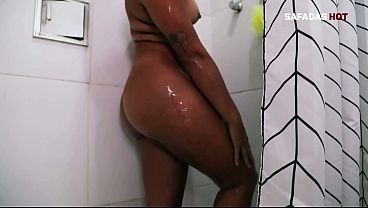 Madrasta espera segurou meu pau e me deu a bucetona GG