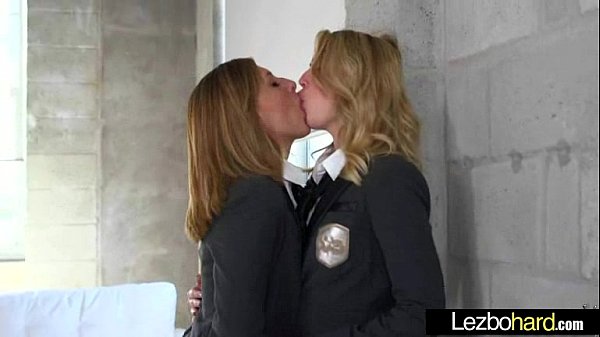 (Cali Sparks & Kelly Greene) Teen Hot Lesbians Girls Play In front Of Cam vid-07