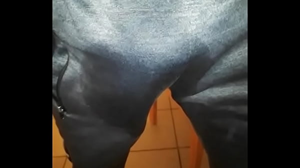 Download Video - GASTE85&comma; piss in kitchen in pants