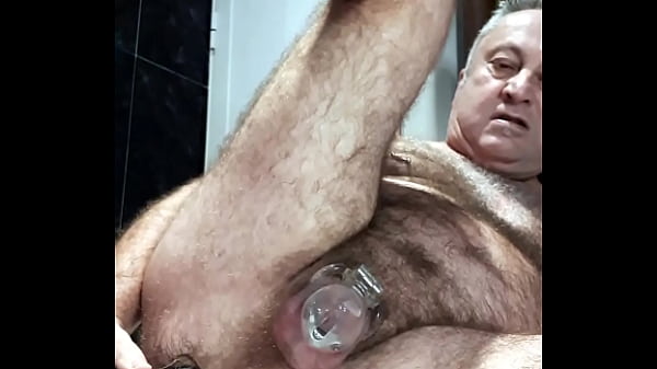 Enjaulado y con el culo lleno de dildo - AnzzoSan