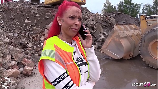 Download Video - Baustellen Arbeiter fickt rothaariges Teen bei der Arbeit ohne Kondom - German Redhead