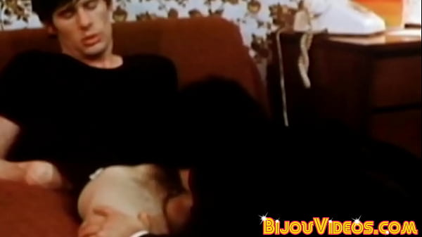 Levrette Vintage Butt Pirate Et Cum Sprays Son Amant